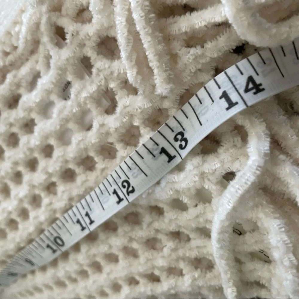 NWT Francesca’s Ivory Super Soft Crochet Fringe Scarf